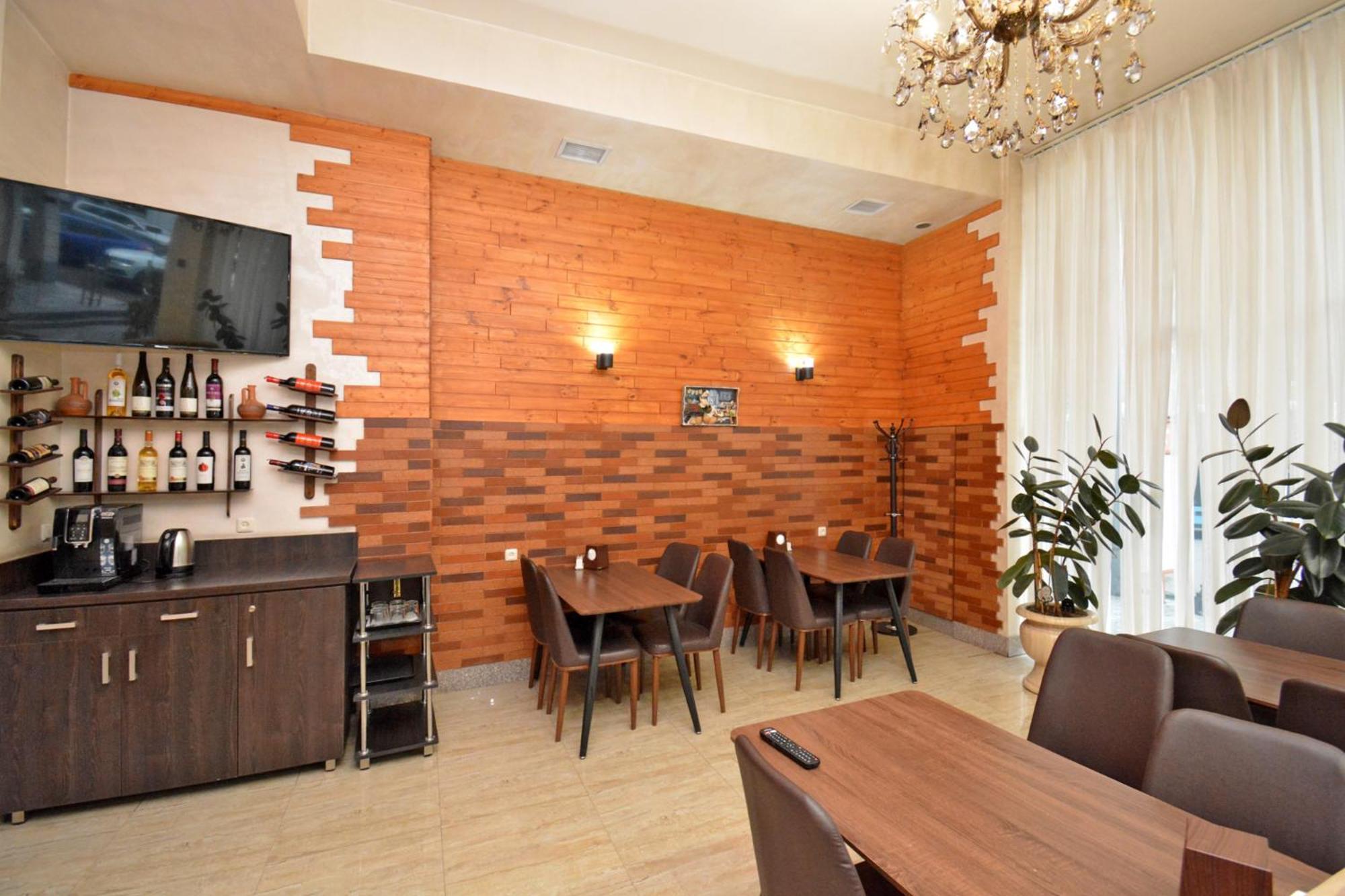Partez Hotel Erevan Esterno foto