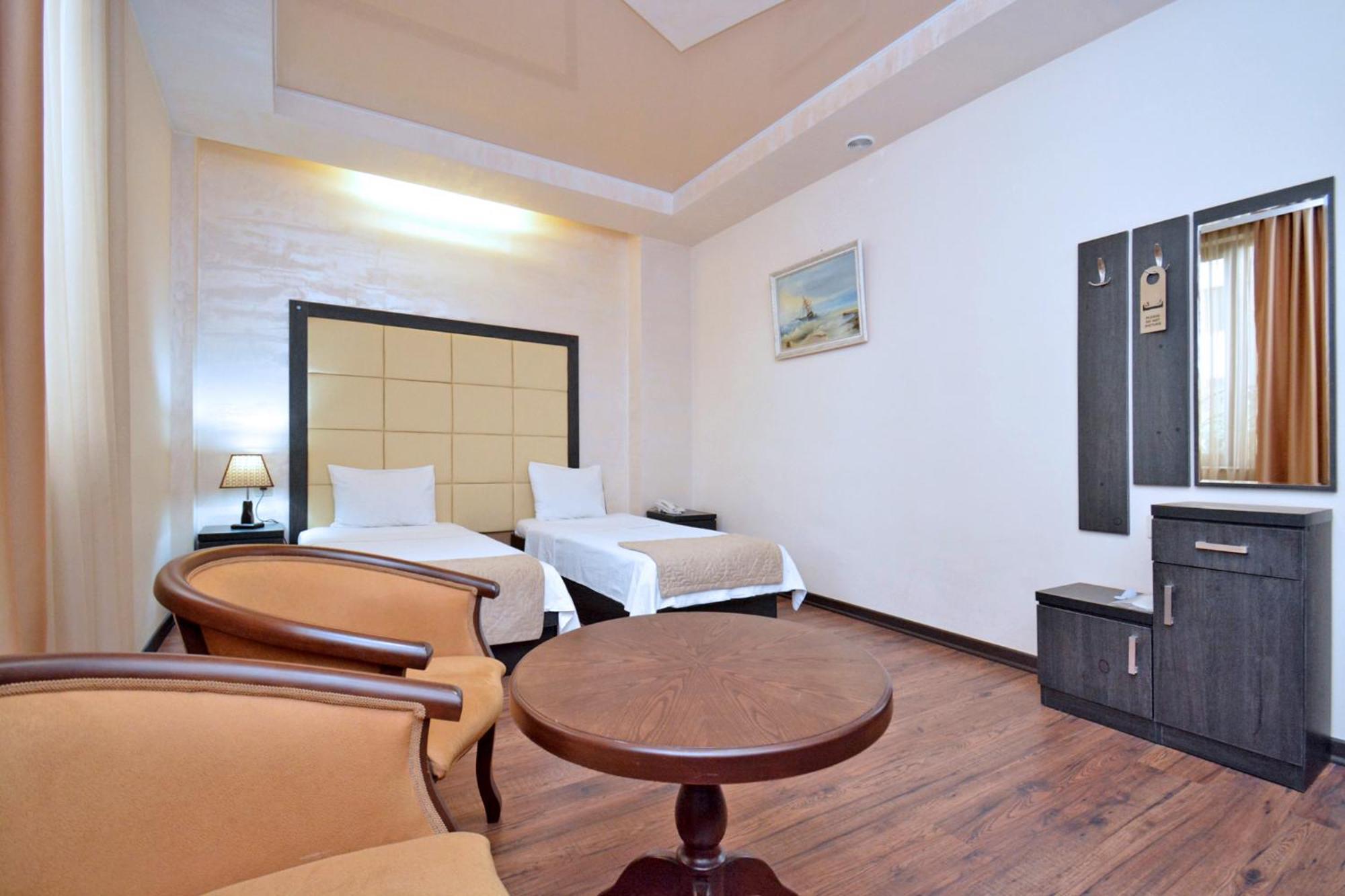 Partez Hotel Erevan Esterno foto