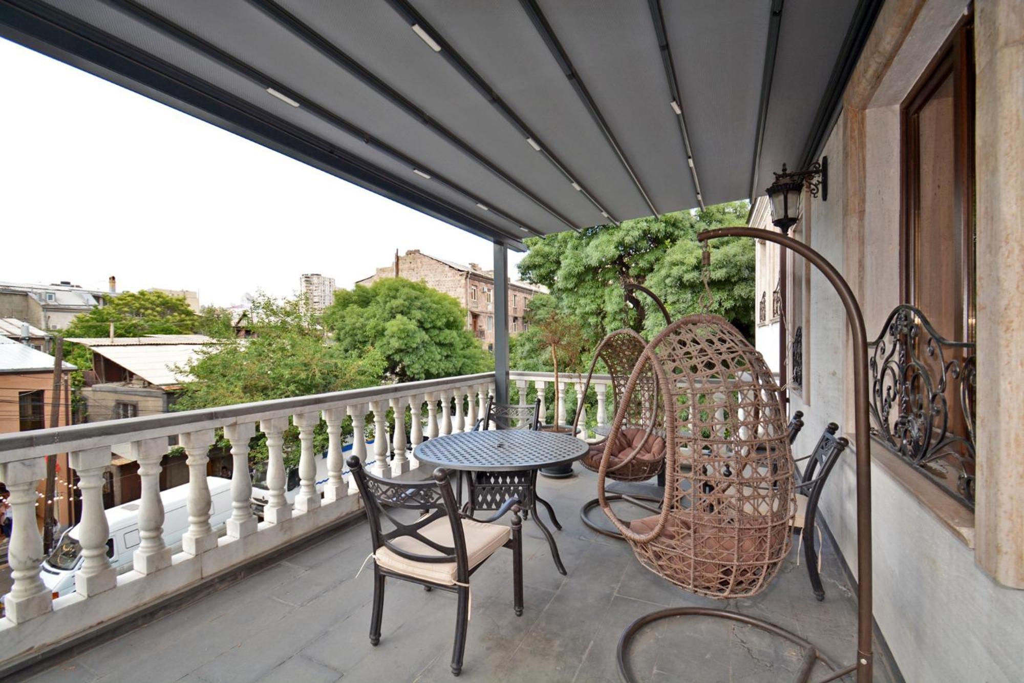Partez Hotel Erevan Esterno foto