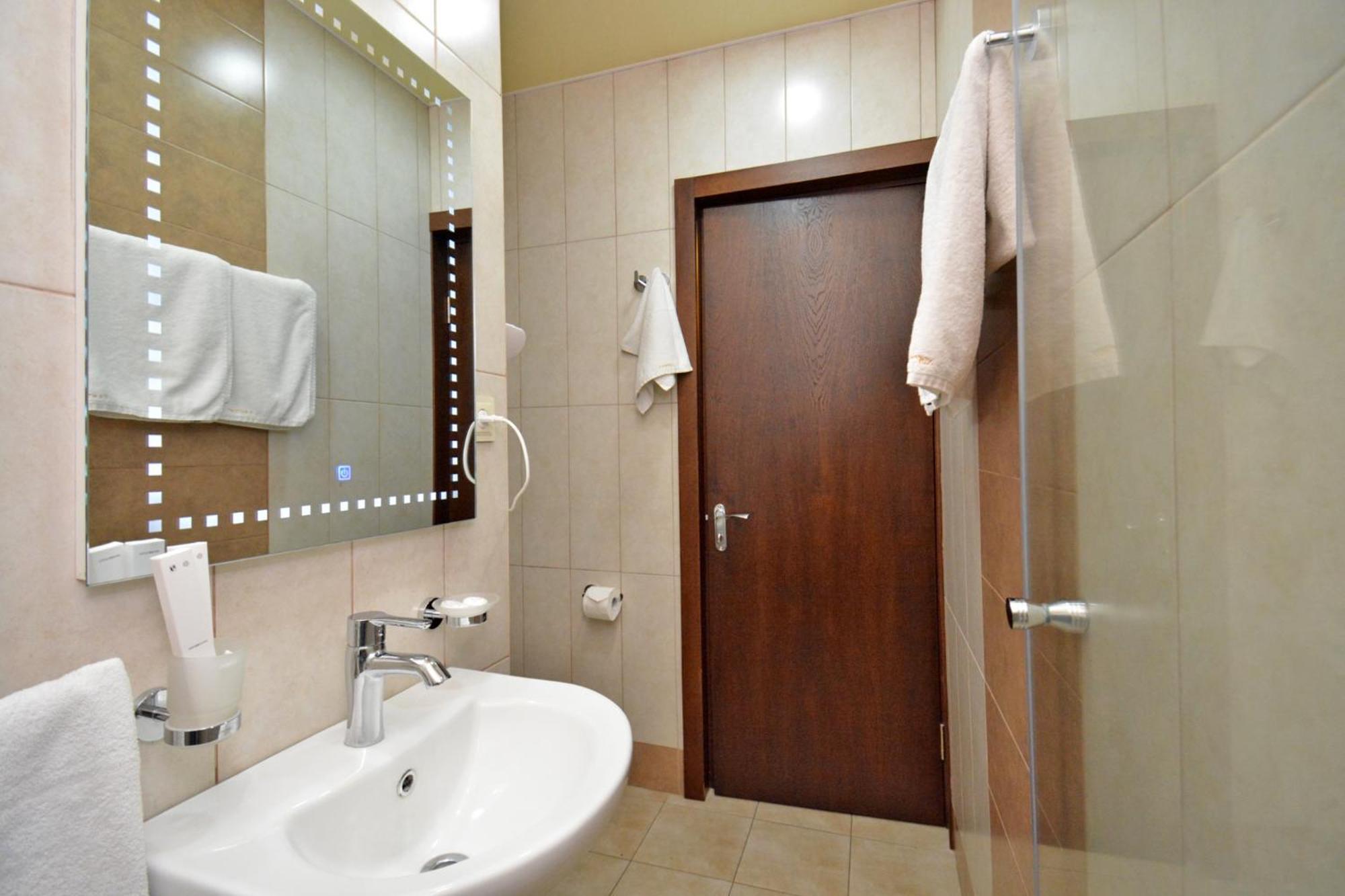 Partez Hotel Erevan Esterno foto