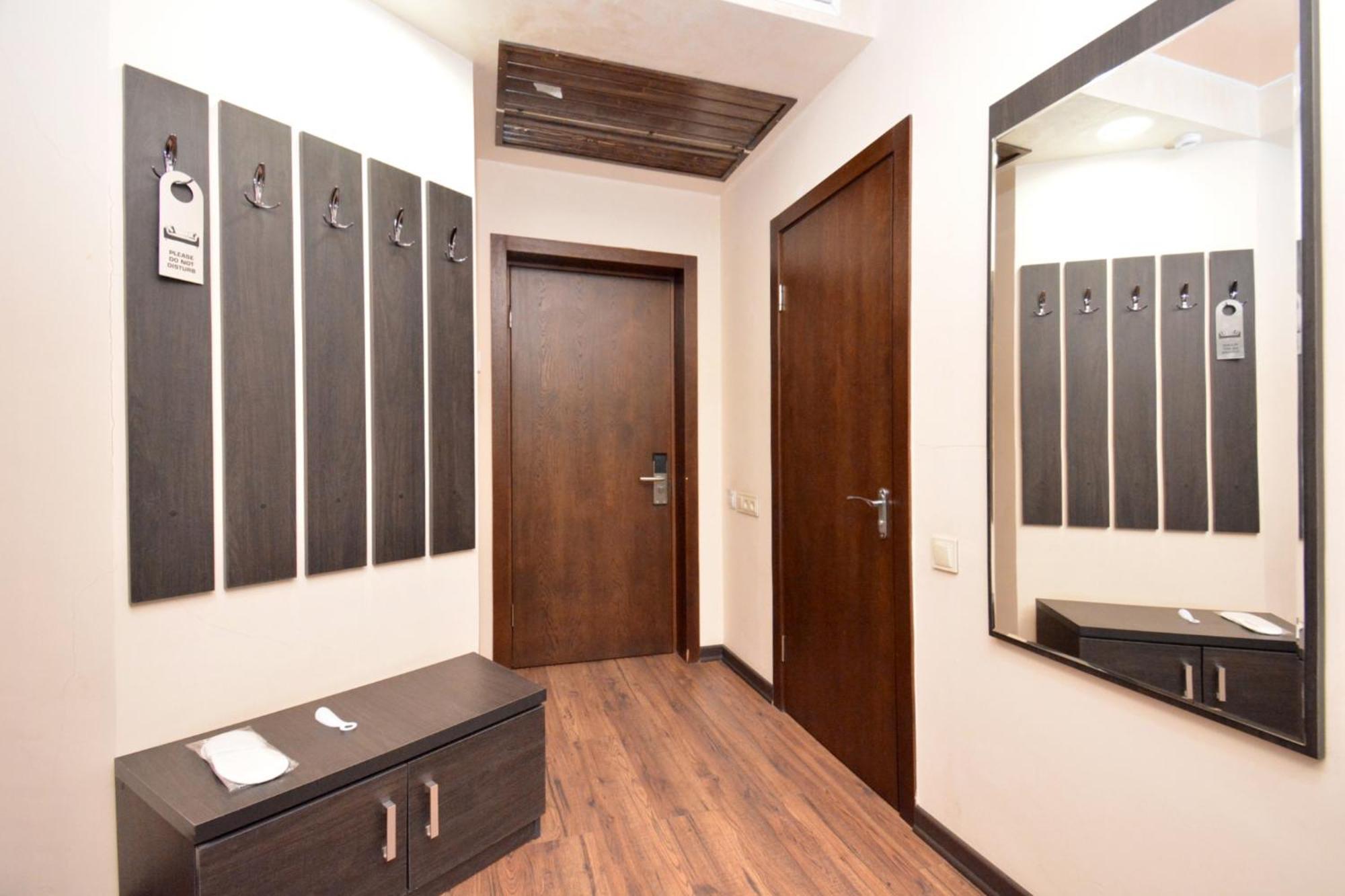 Partez Hotel Erevan Esterno foto