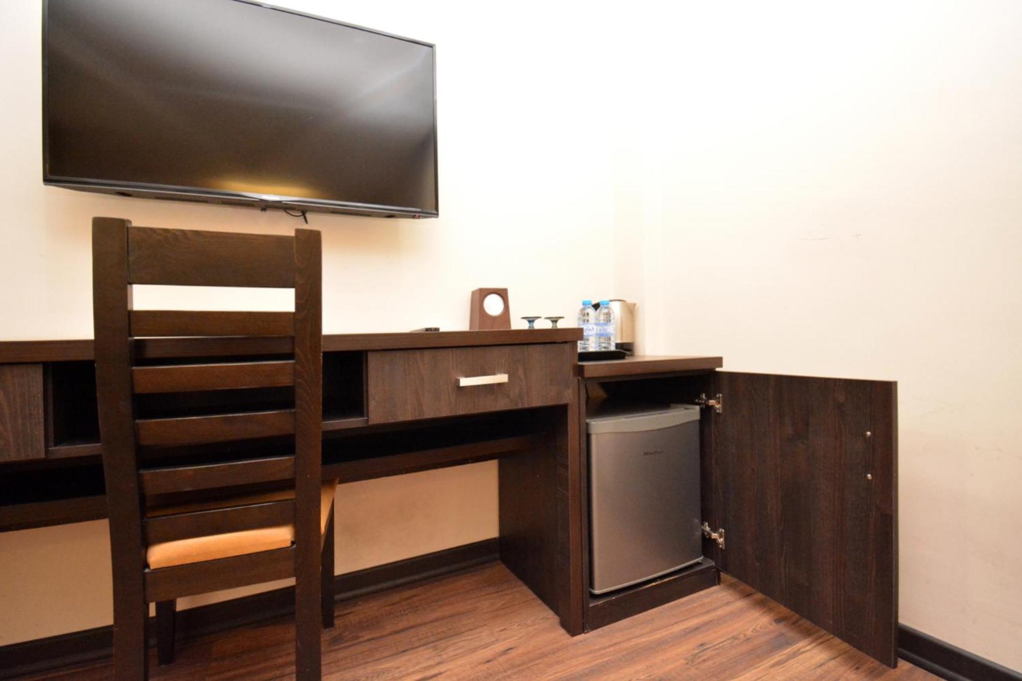 Partez Hotel Erevan Esterno foto